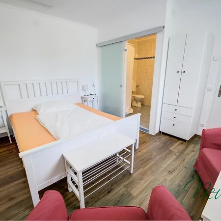 ホテル Neuwirt / Kressnig *