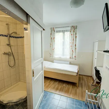 Neuwirt / Kressnig ホテル *